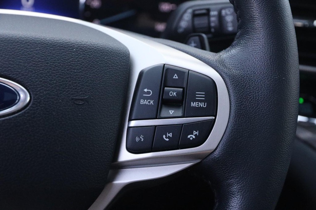 Ford Explorer Vehicle Full-screen Gallery Image 14