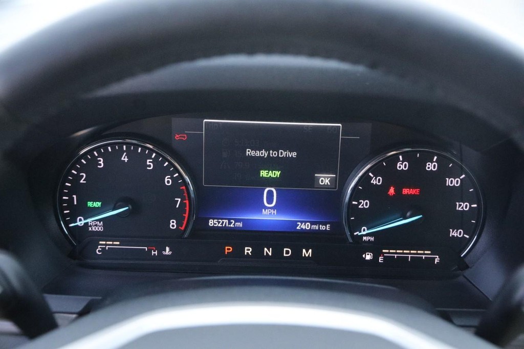 Ford Explorer Vehicle Full-screen Gallery Image 15