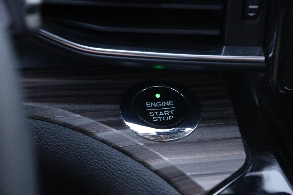 Ford Explorer Vehicle Full-screen Gallery Image 16