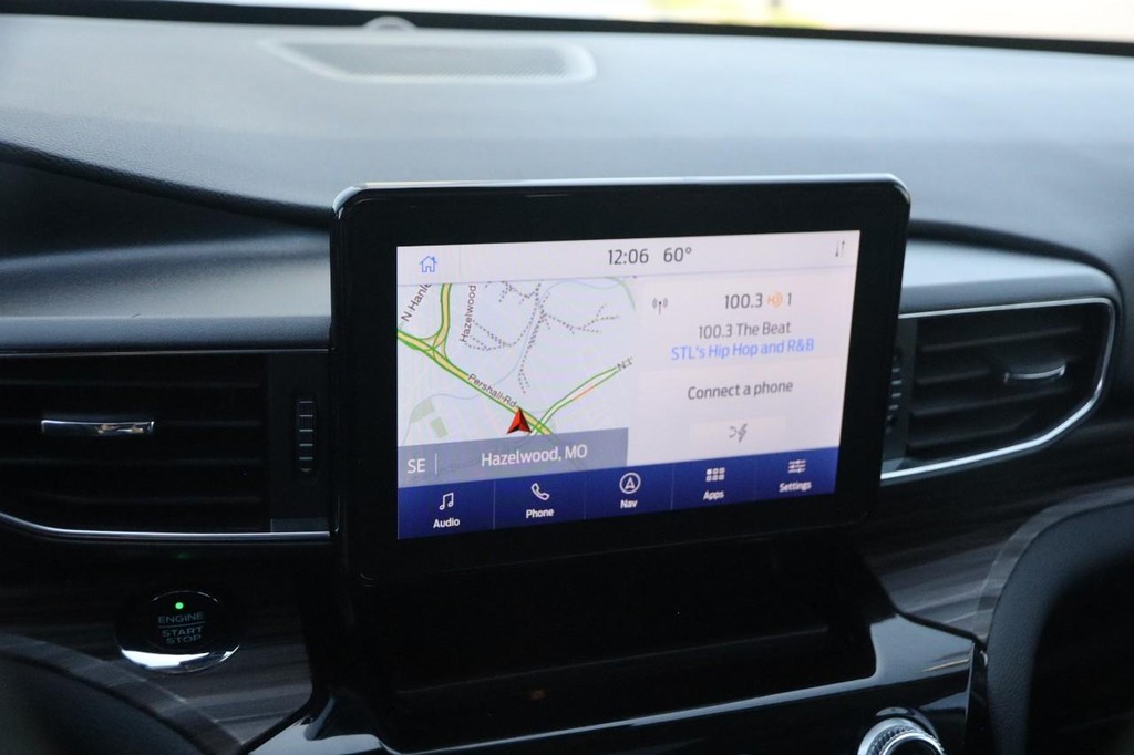 Ford Explorer Vehicle Full-screen Gallery Image 17