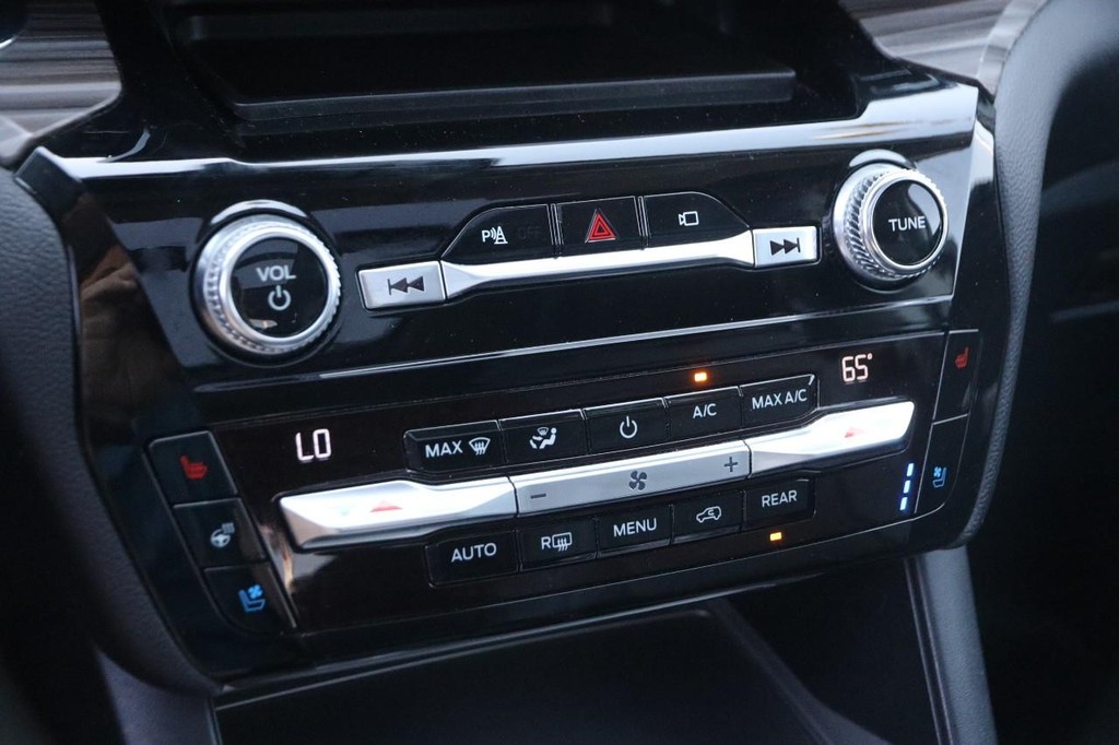 Ford Explorer Vehicle Full-screen Gallery Image 19