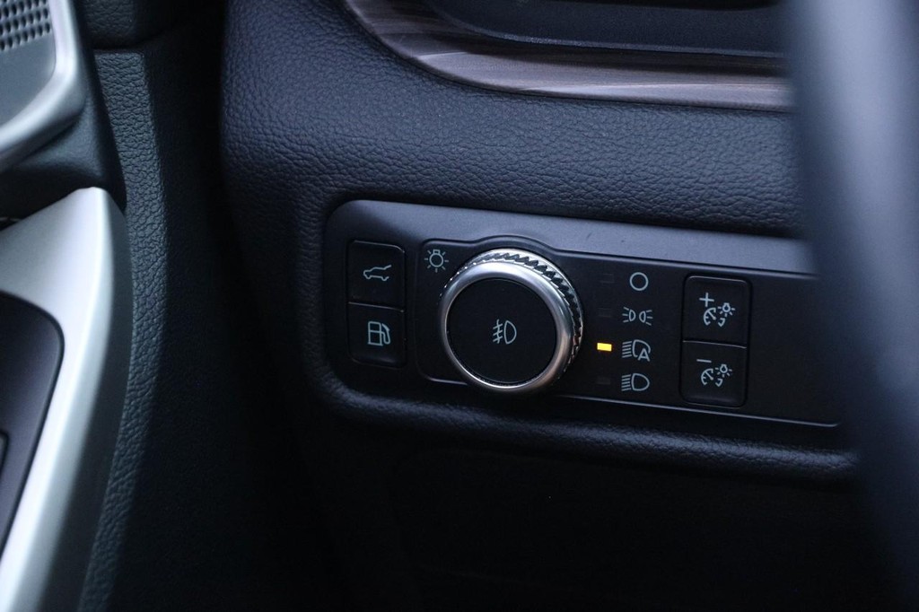 Ford Explorer Vehicle Full-screen Gallery Image 21