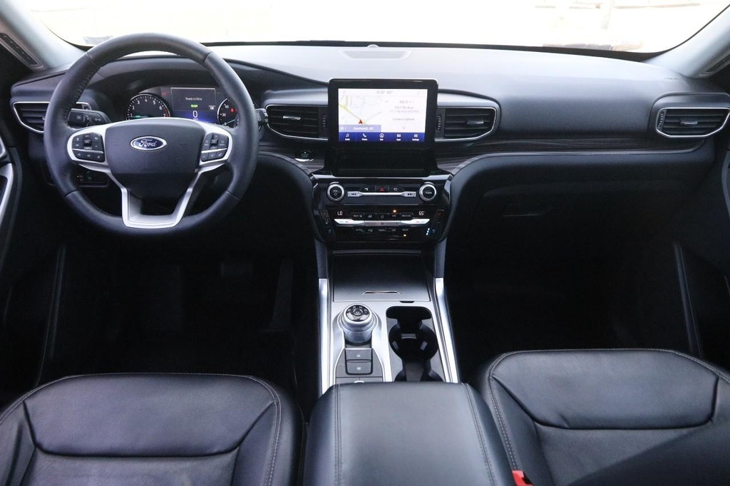 Ford Explorer Vehicle Full-screen Gallery Image 22