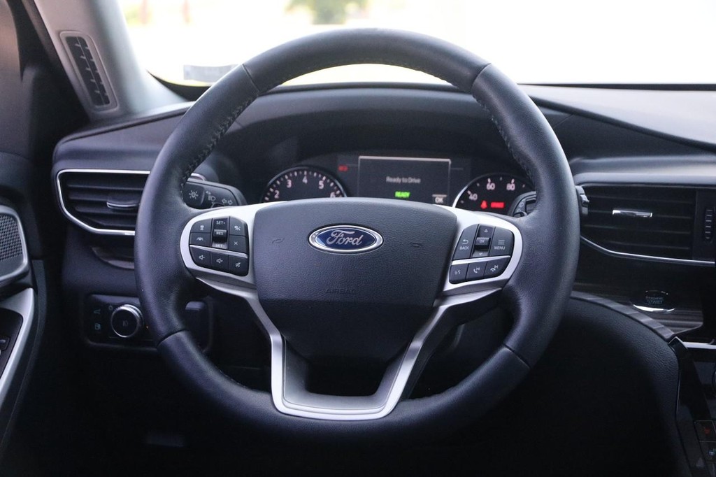 Ford Explorer Vehicle Full-screen Gallery Image 24