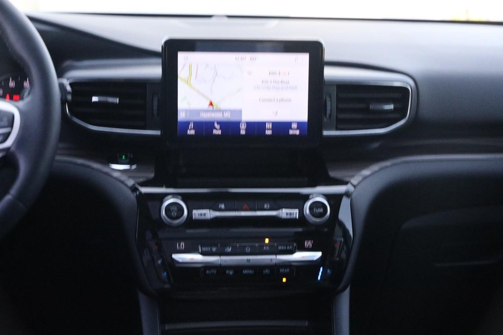 Ford Explorer Vehicle Full-screen Gallery Image 25