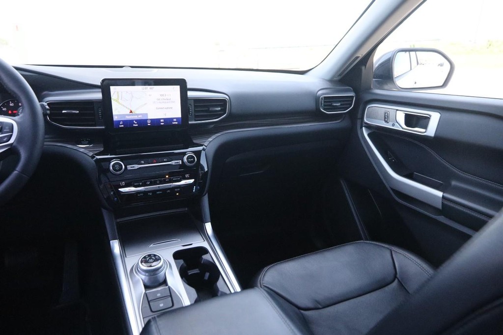 Ford Explorer Vehicle Full-screen Gallery Image 26