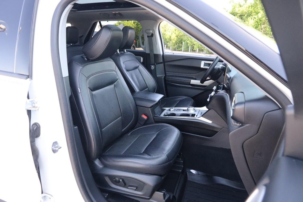 Ford Explorer Vehicle Full-screen Gallery Image 27