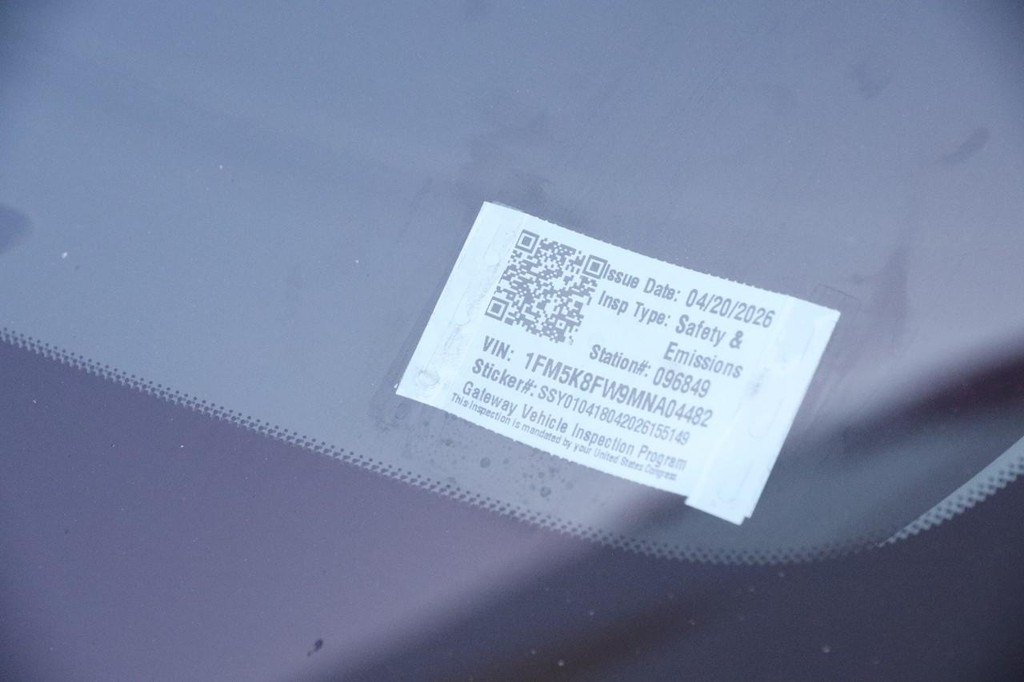 Ford Explorer Vehicle Full-screen Gallery Image 29