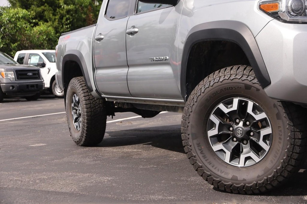 Toyota Tacoma 4WD Vehicle Image 03