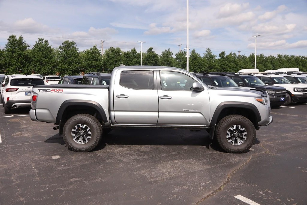 Toyota Tacoma 4WD Vehicle Image 05