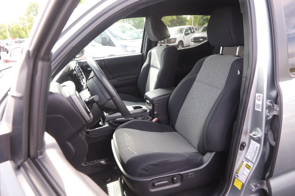 Toyota Tacoma 4WD Vehicle Image 09