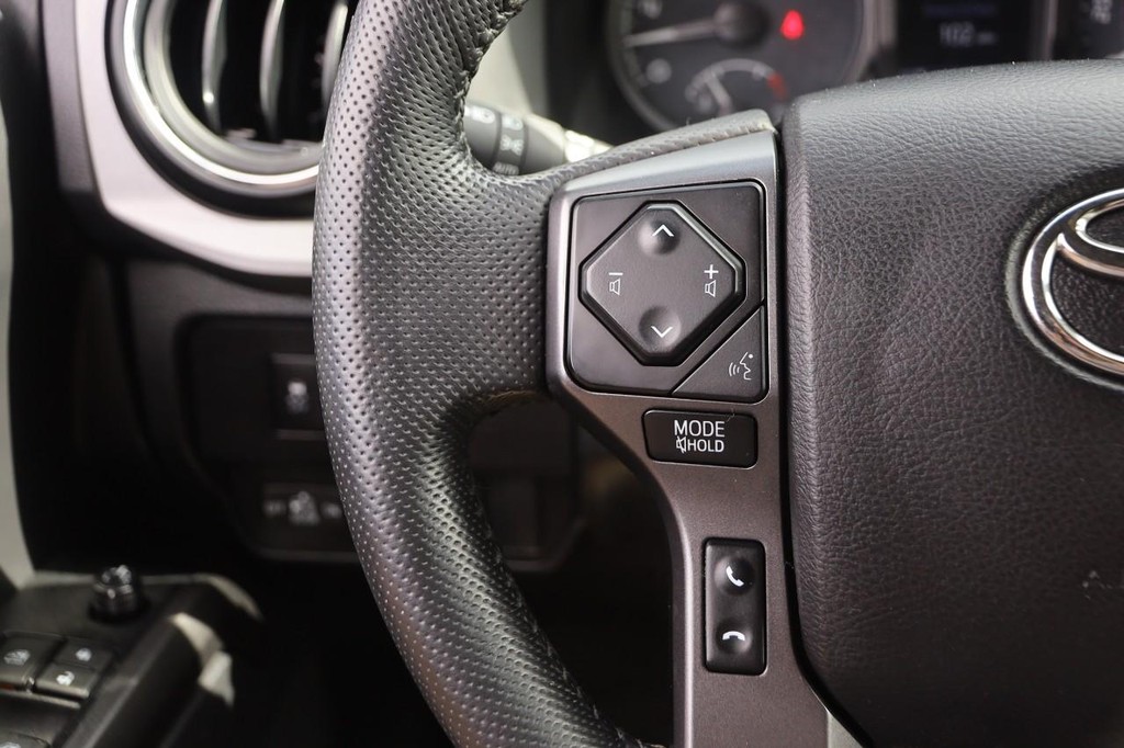 Toyota Tacoma 4WD Vehicle Image 12