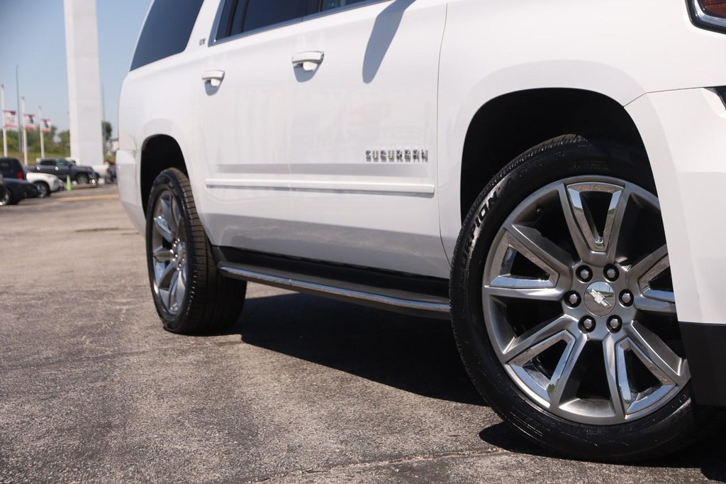 Chevrolet Suburban Vehicle Full-screen Gallery Image 2