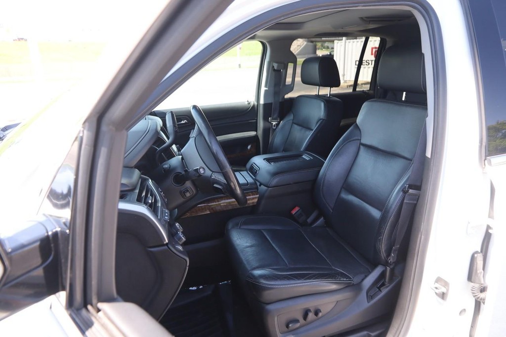 Chevrolet Suburban Vehicle Full-screen Gallery Image 9