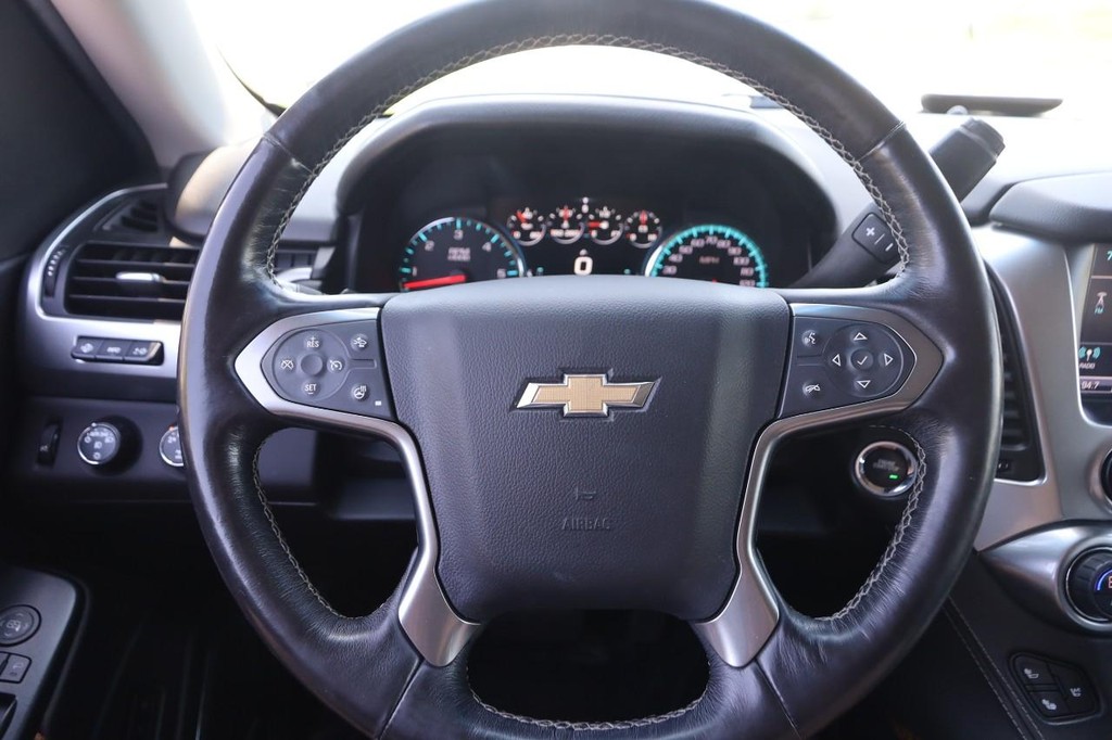 Chevrolet Suburban Vehicle Full-screen Gallery Image 12