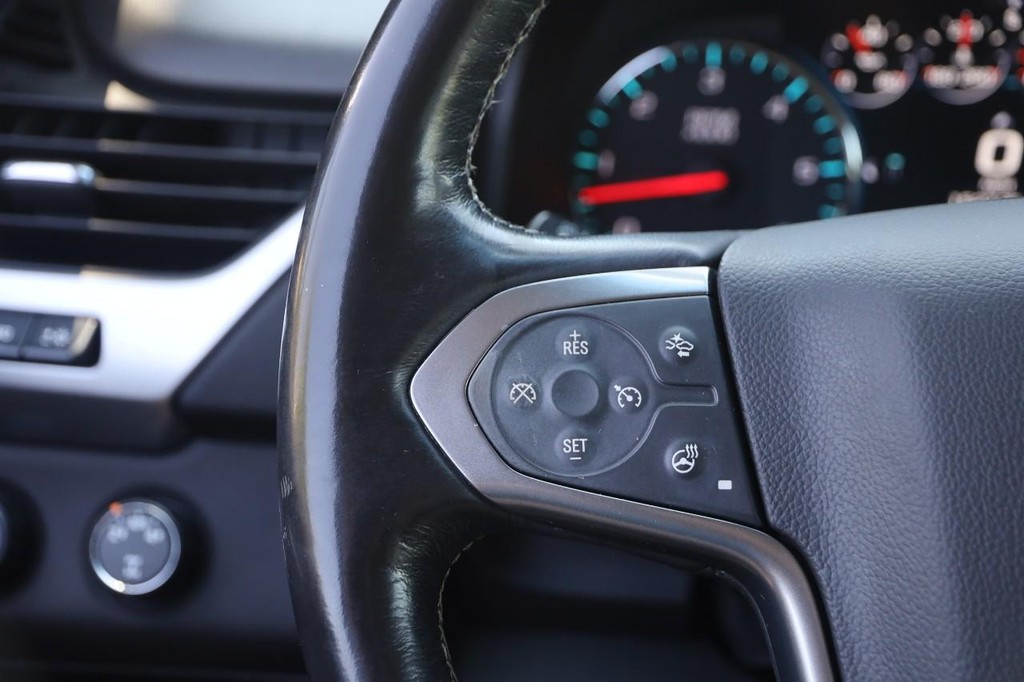 Chevrolet Suburban Vehicle Full-screen Gallery Image 13