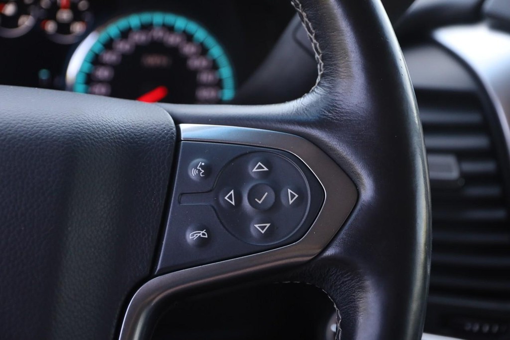 Chevrolet Suburban Vehicle Full-screen Gallery Image 14