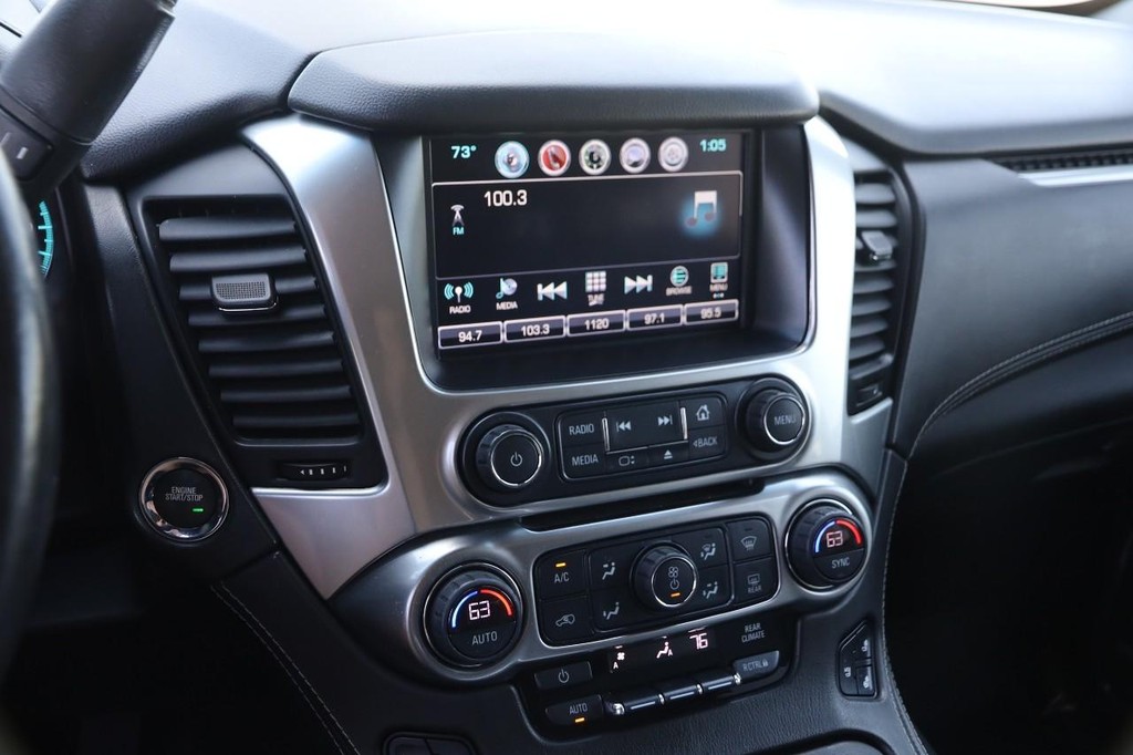 Chevrolet Suburban Vehicle Full-screen Gallery Image 17