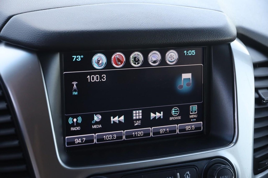 Chevrolet Suburban Vehicle Full-screen Gallery Image 18