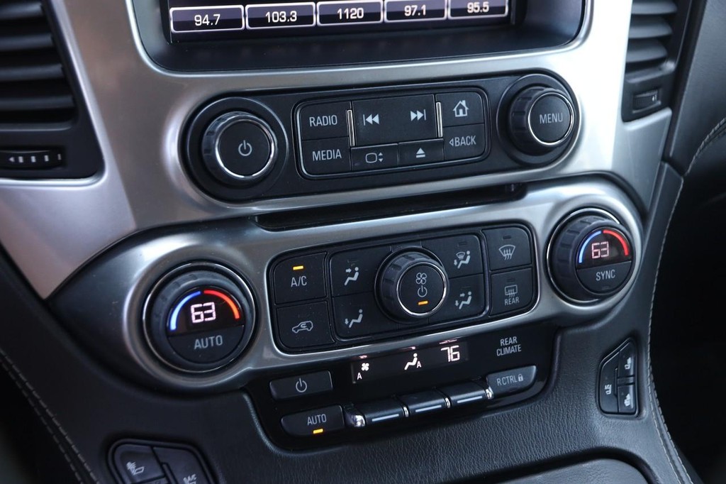 Chevrolet Suburban Vehicle Full-screen Gallery Image 20