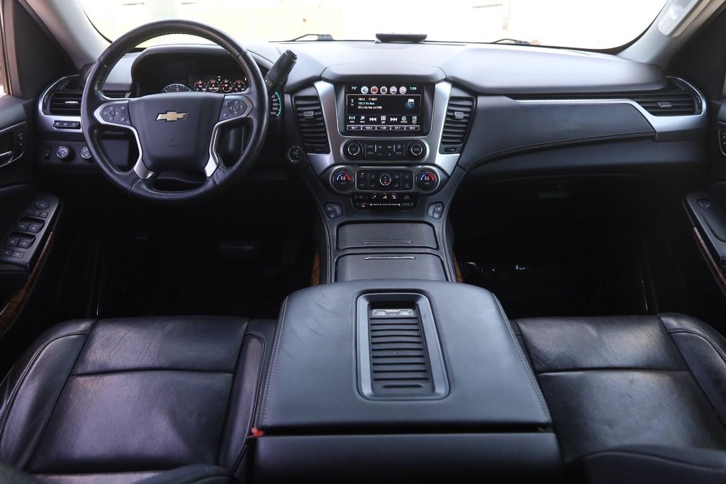 Chevrolet Suburban Vehicle Full-screen Gallery Image 22