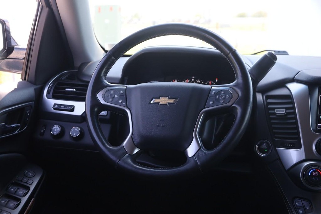 Chevrolet Suburban Vehicle Full-screen Gallery Image 24