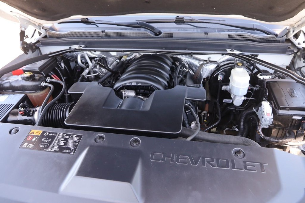 Chevrolet Suburban Vehicle Full-screen Gallery Image 28