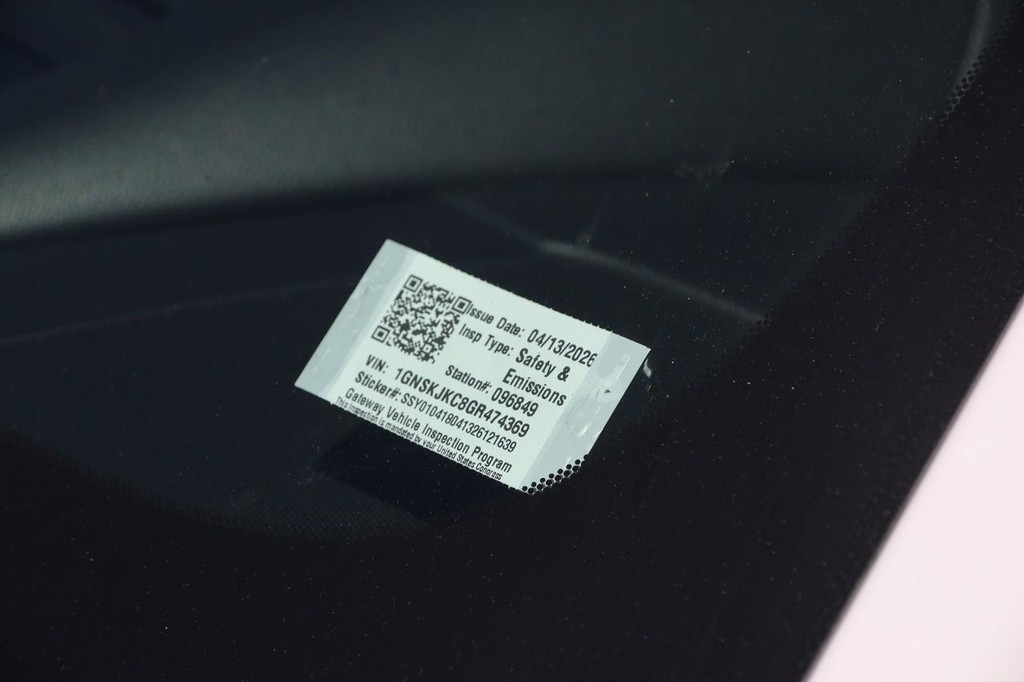 Chevrolet Suburban Vehicle Full-screen Gallery Image 31