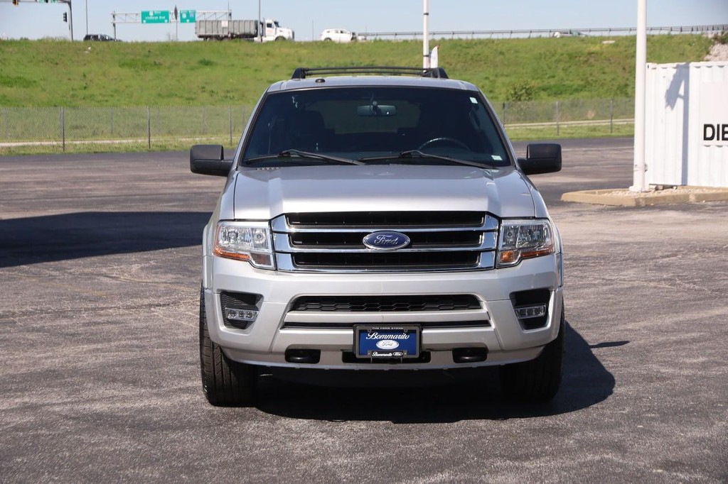 Ford Expedition EL Vehicle Full-screen Gallery Image 3