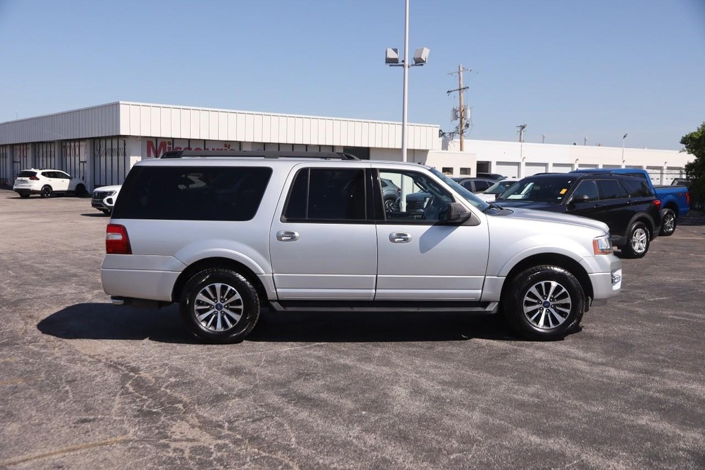 Ford Expedition EL Vehicle Full-screen Gallery Image 4