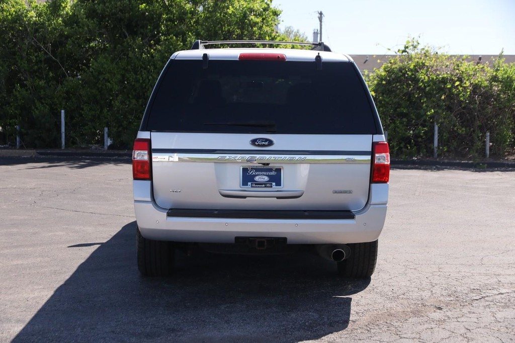 Ford Expedition EL Vehicle Full-screen Gallery Image 5