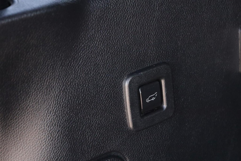 Ford Expedition EL Vehicle Full-screen Gallery Image 7