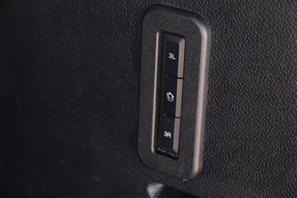 Ford Expedition EL Vehicle Full-screen Gallery Image 8