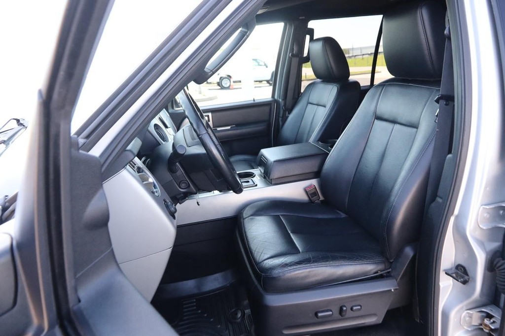 Ford Expedition EL Vehicle Full-screen Gallery Image 9