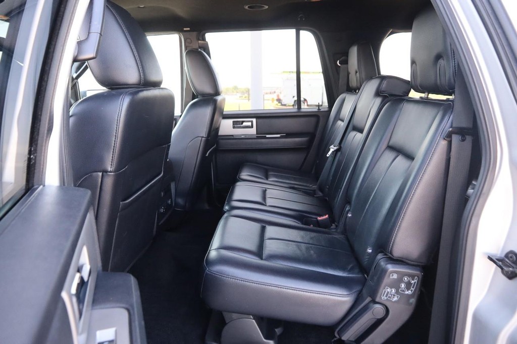 Ford Expedition EL Vehicle Full-screen Gallery Image 11