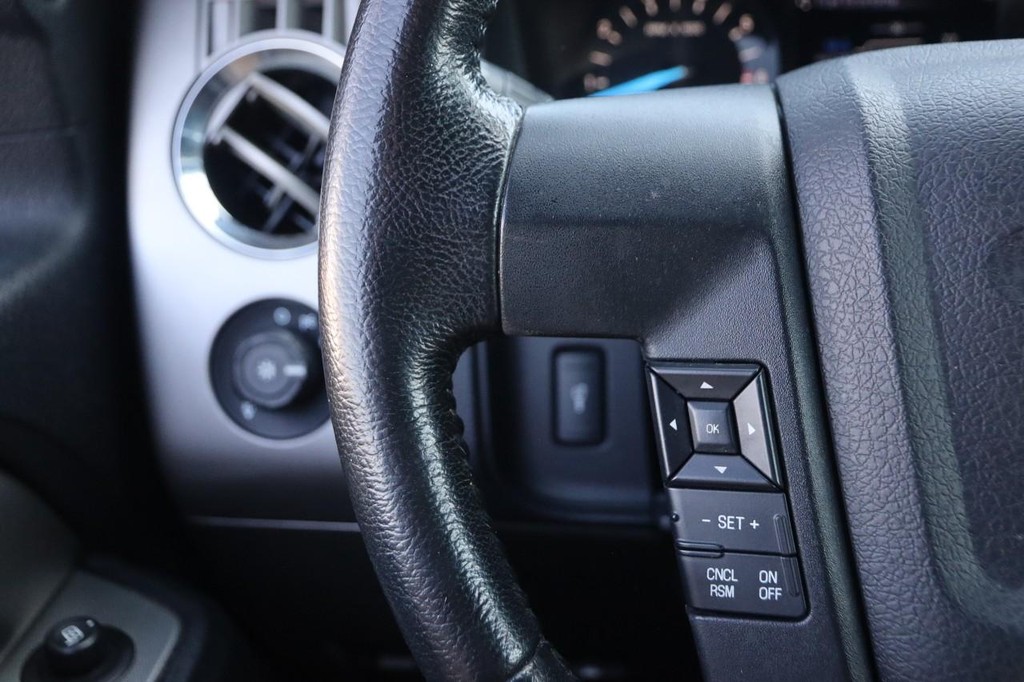 Ford Expedition EL Vehicle Full-screen Gallery Image 13