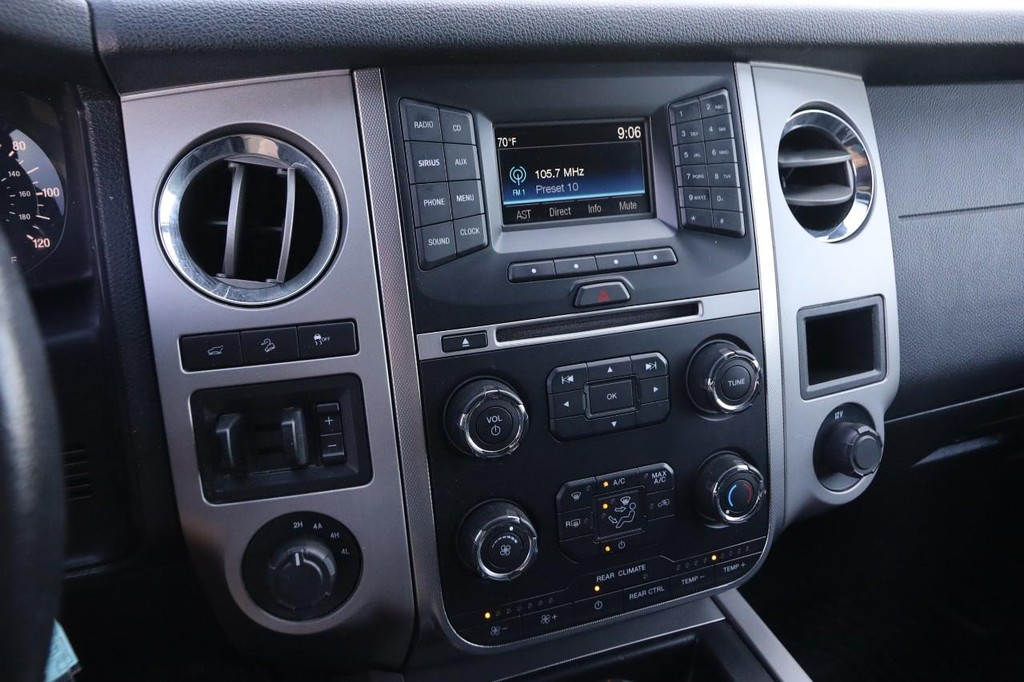 Ford Expedition EL Vehicle Full-screen Gallery Image 16