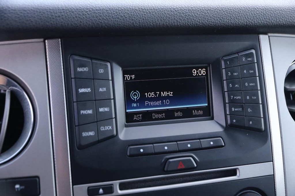 Ford Expedition EL Vehicle Full-screen Gallery Image 17