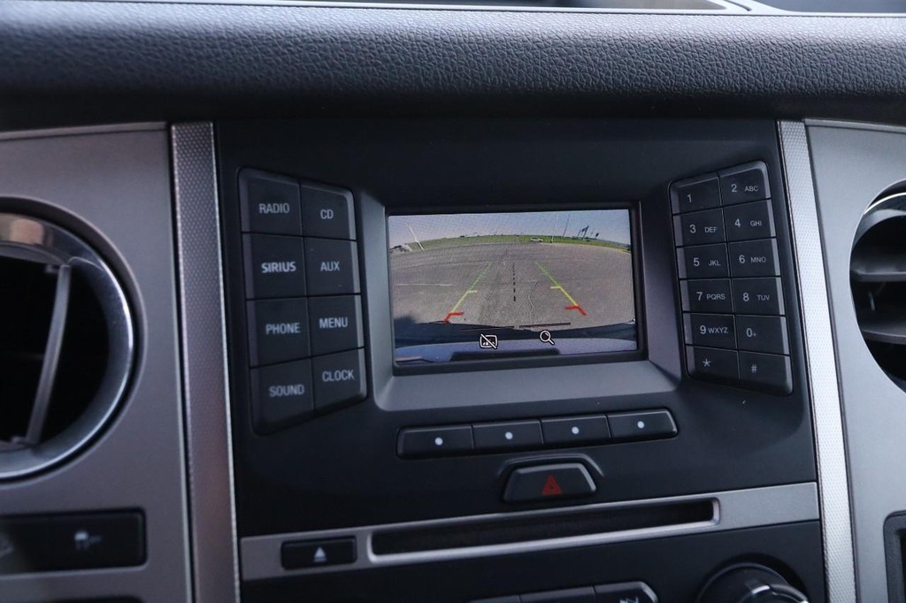 Ford Expedition EL Vehicle Full-screen Gallery Image 18
