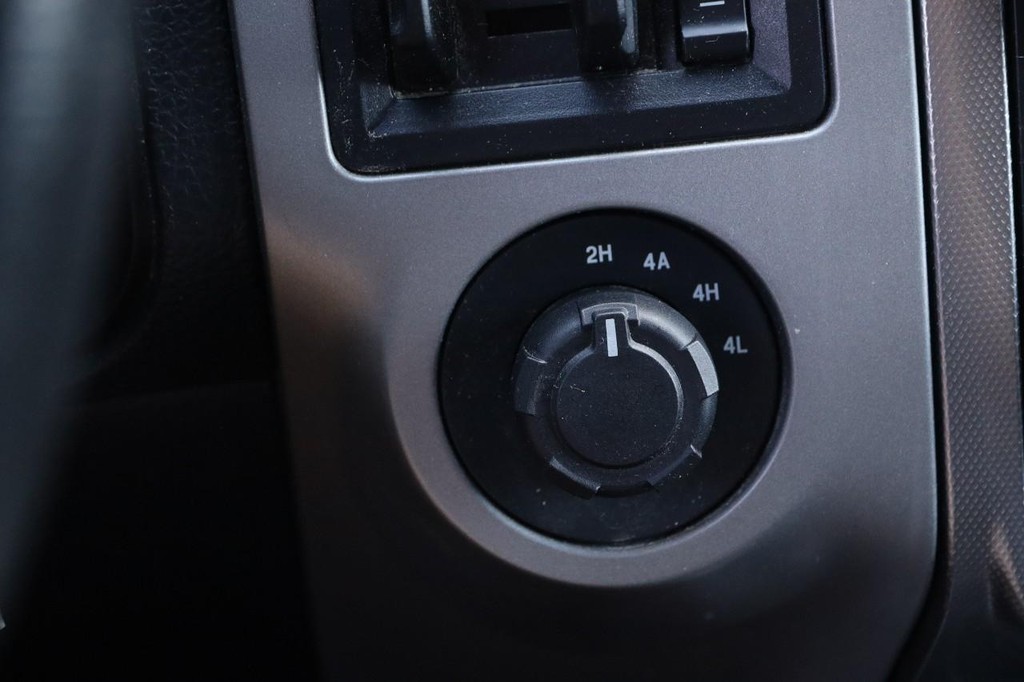 Ford Expedition EL Vehicle Full-screen Gallery Image 20