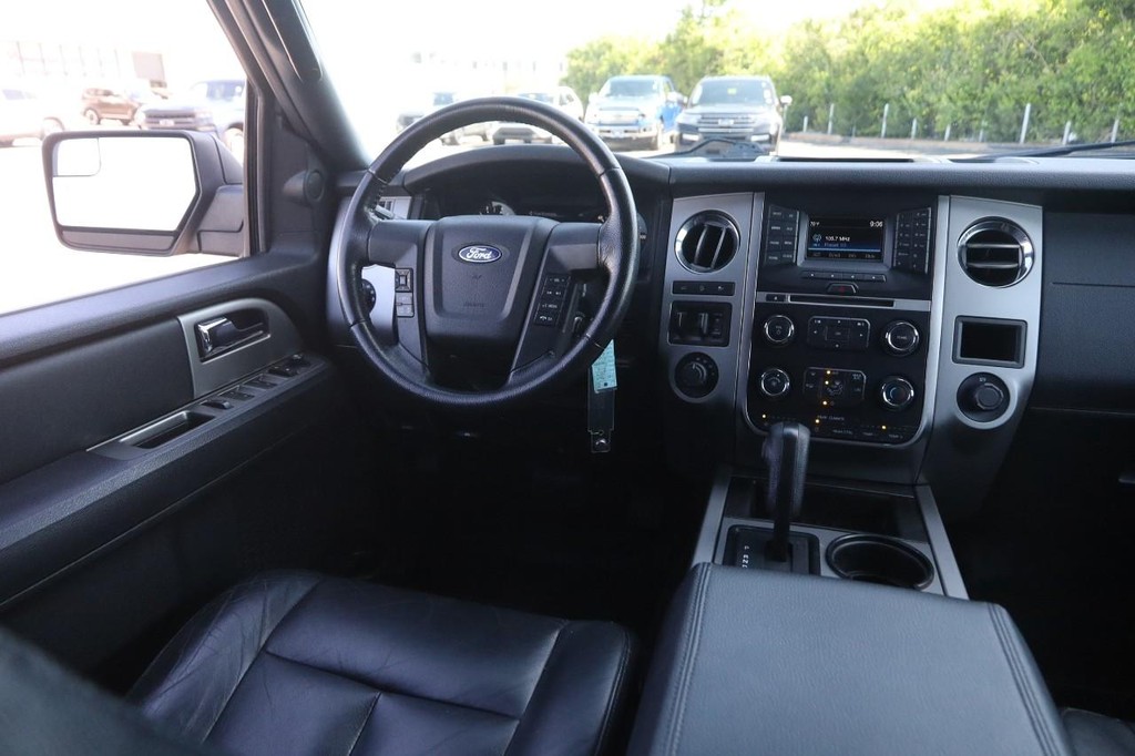 Ford Expedition EL Vehicle Full-screen Gallery Image 22
