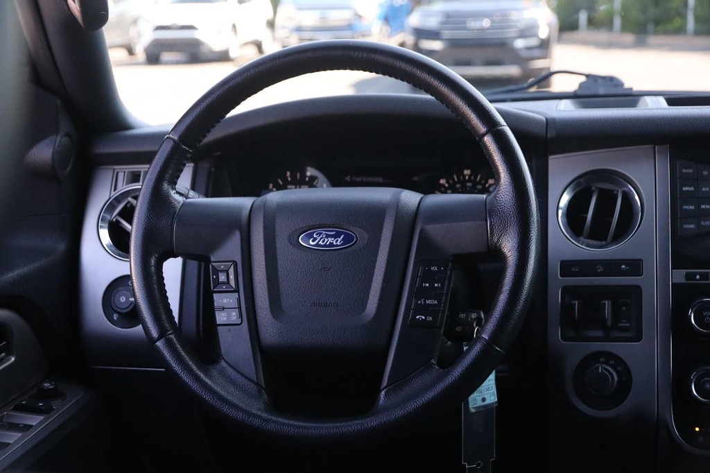 Ford Expedition EL Vehicle Full-screen Gallery Image 23