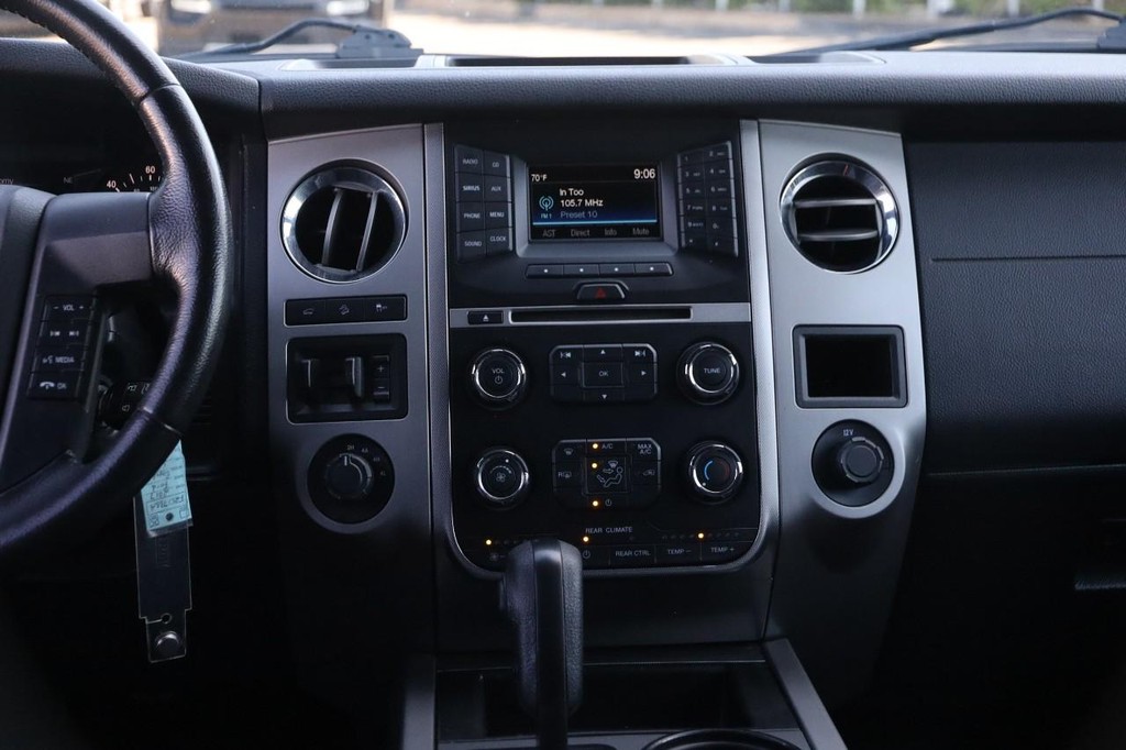 Ford Expedition EL Vehicle Full-screen Gallery Image 24