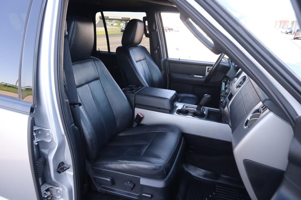 Ford Expedition EL Vehicle Full-screen Gallery Image 26