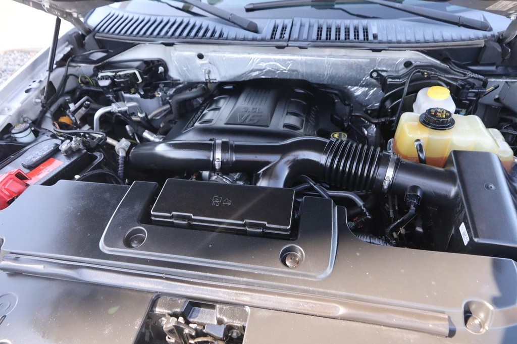 Ford Expedition EL Vehicle Full-screen Gallery Image 27