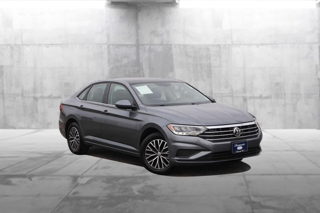 Volkswagen Jetta Vehicle Full-screen Gallery Image 2