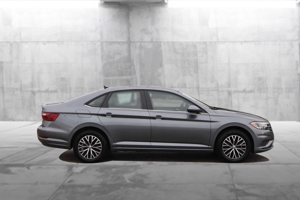 Volkswagen Jetta Vehicle Full-screen Gallery Image 5