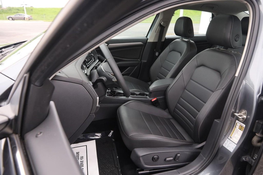 Volkswagen Jetta Vehicle Full-screen Gallery Image 9