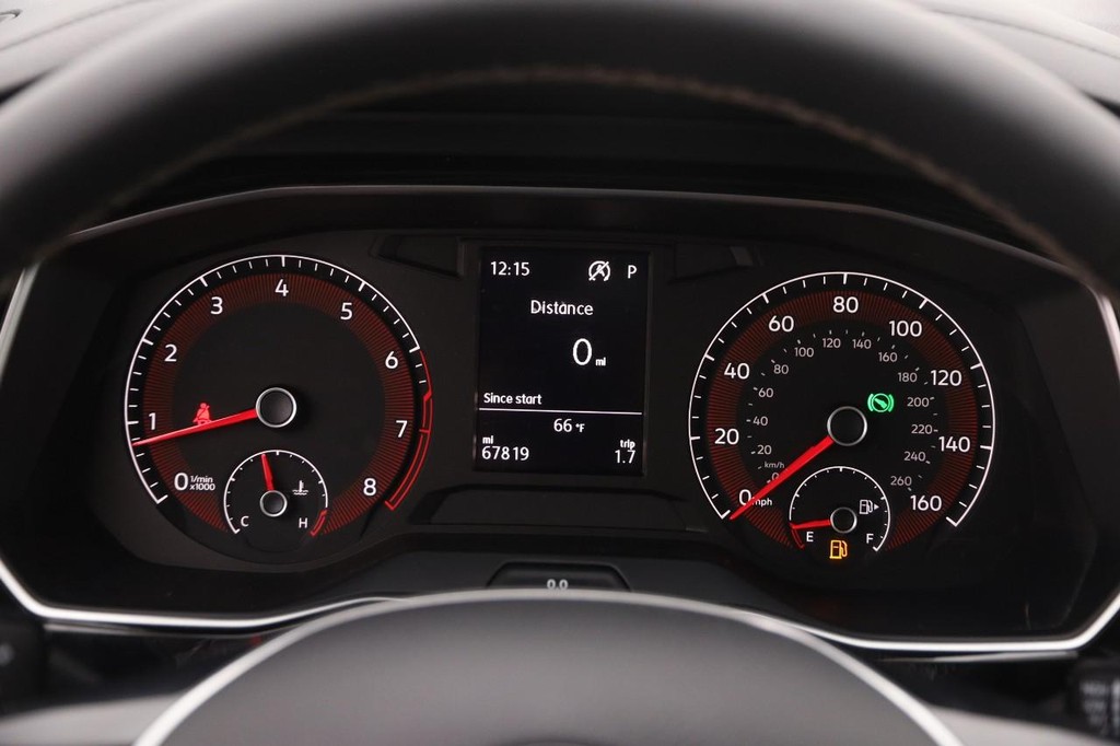 Volkswagen Jetta Vehicle Full-screen Gallery Image 14