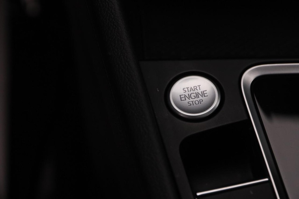 Volkswagen Jetta Vehicle Full-screen Gallery Image 15